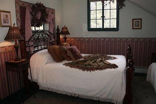 The Historic Brook Forest Inn Evergreen Dış mekan fotoğraf